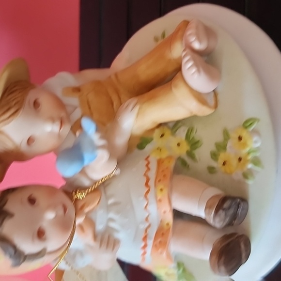 Designer's Collection Simple Pleasures Gretchen Children Blue Bird Figurine NWT - Picture 6 of 6